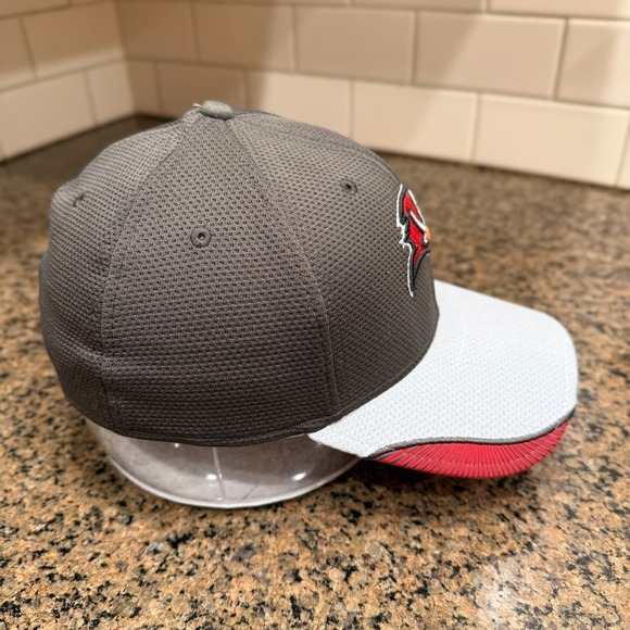 Tampa Bay Buccaneers New Era 39THIRTY Hat Cap Medium-Large Gray Stretch Fit - Picture 5 of 10